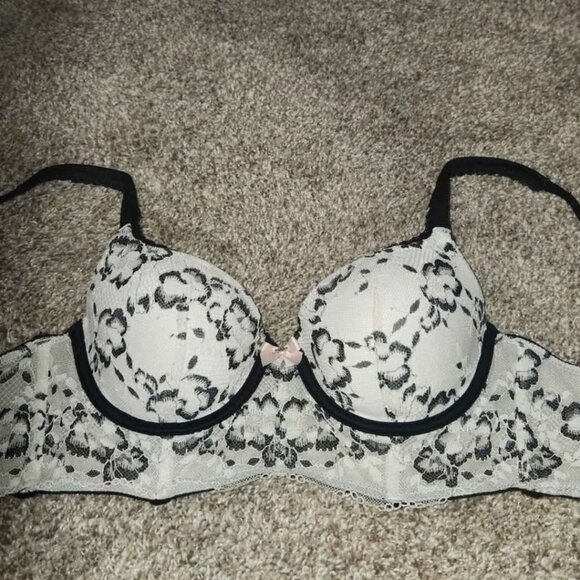 Victoria's Secret bra - Picture 1 of 6